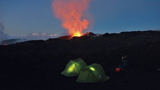 Pourquoi Opter pour la Location de Matériel de Bivouac et de Randonnée ?
